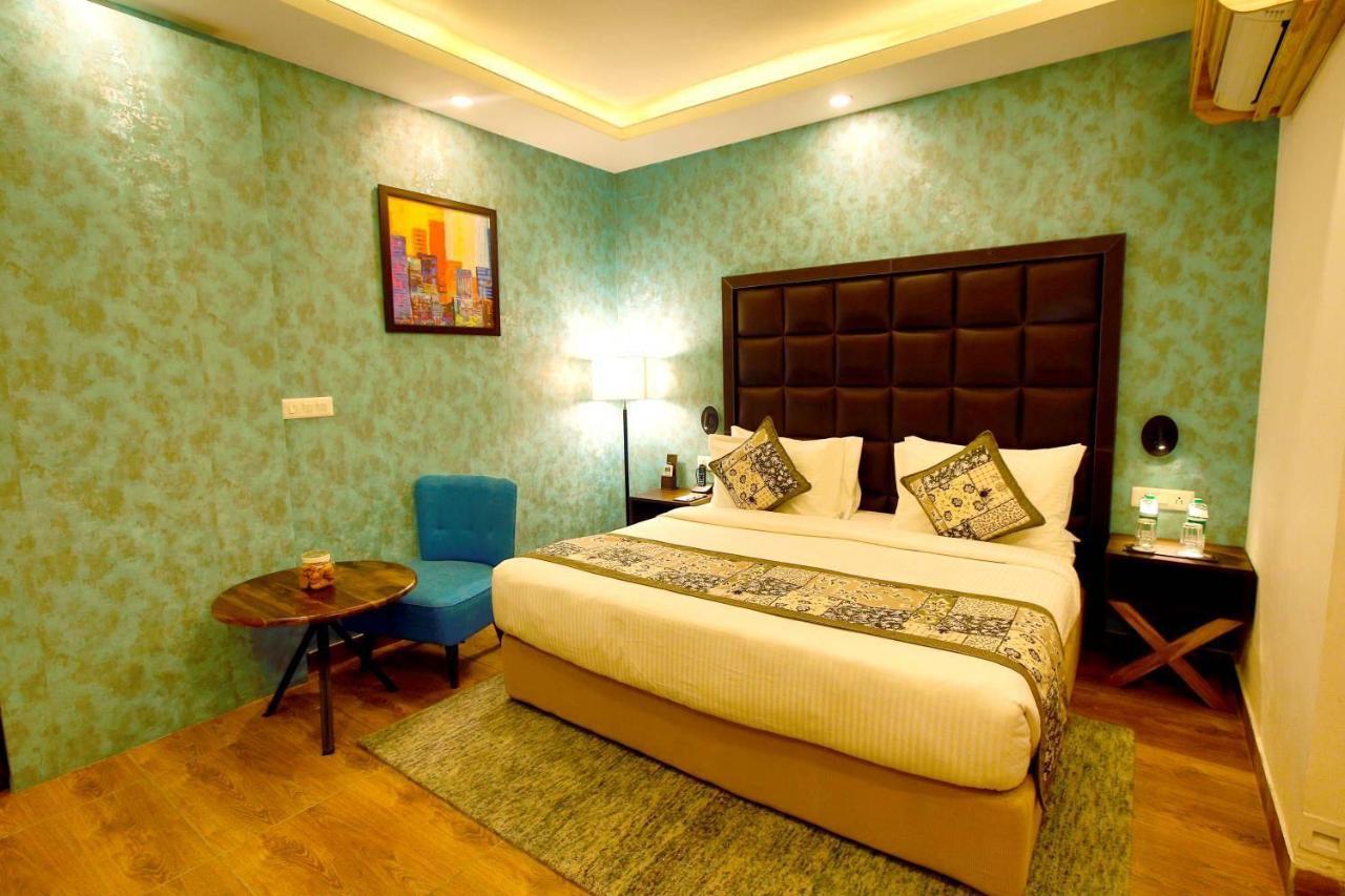 Hotel The Fern Residency Noida Esterno foto