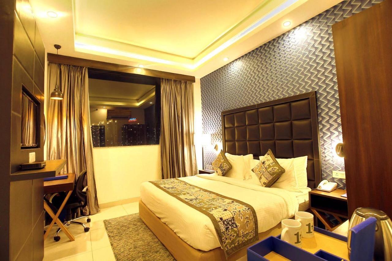 Hotel The Fern Residency Noida Esterno foto