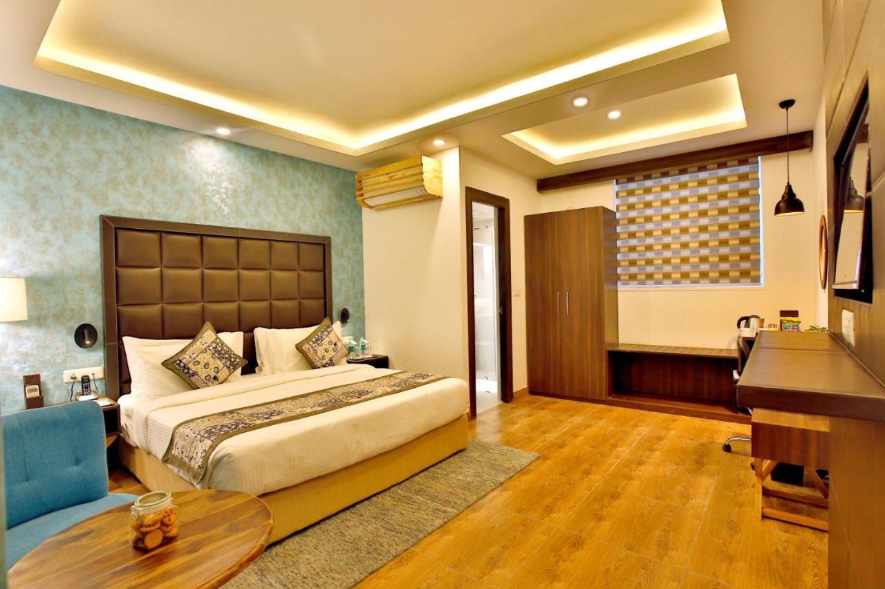 Hotel The Fern Residency Noida Esterno foto