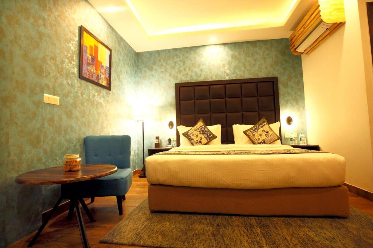 Hotel The Fern Residency Noida Esterno foto