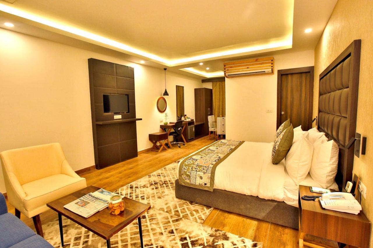 Hotel The Fern Residency Noida Esterno foto